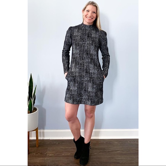 Veronica M Dresses & Skirts - Veronica M Long Sleeve Shift Dress With Pockets